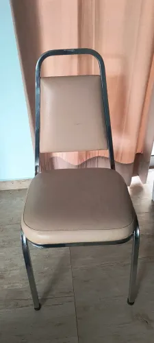 3 Cadeiras almofadadas amarelas