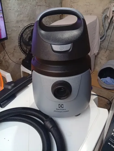 Vendo aspirador de pó grande e novo, aspira pó, água, casa e carro
