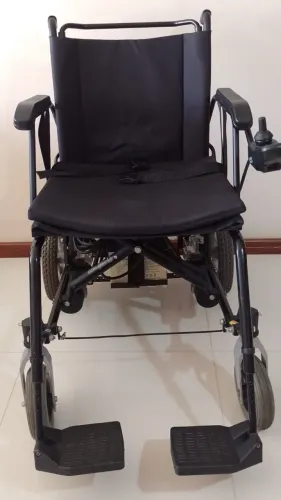 CADEIRA DE RODAS FREEDOM MODELO COMPACT 13