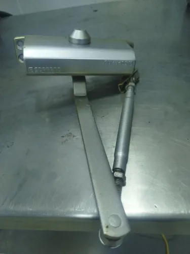 Fechador de porta hidráulica 
