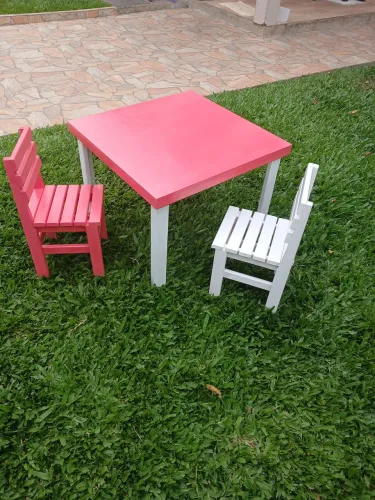 Mesa e cadeira infantil