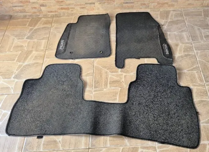 Tapetes emborrachados personalizados Sentra 2014 a 2022