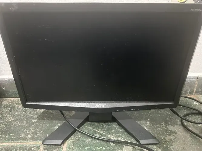 MONITOR ACER 15 POLEGADAS + CABO DE ENERGIA + CABO VGA