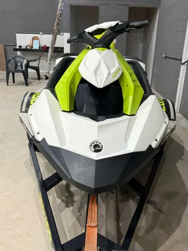 Jet Ski Sea-Doo Spark 90 2023 - 3 Lugares + Carreta