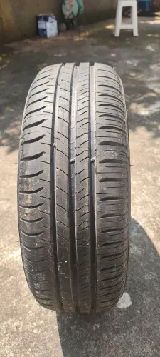Roda de ferro fiat com pneu novo Michelin 195/60 aro 15.
