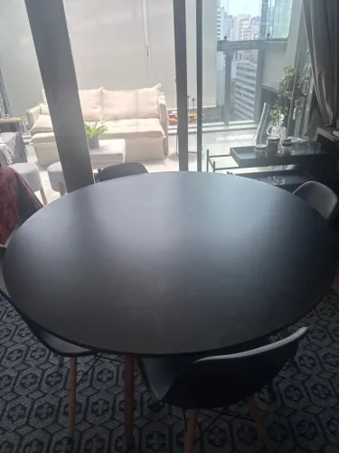 Mesa com 4 cadeiras