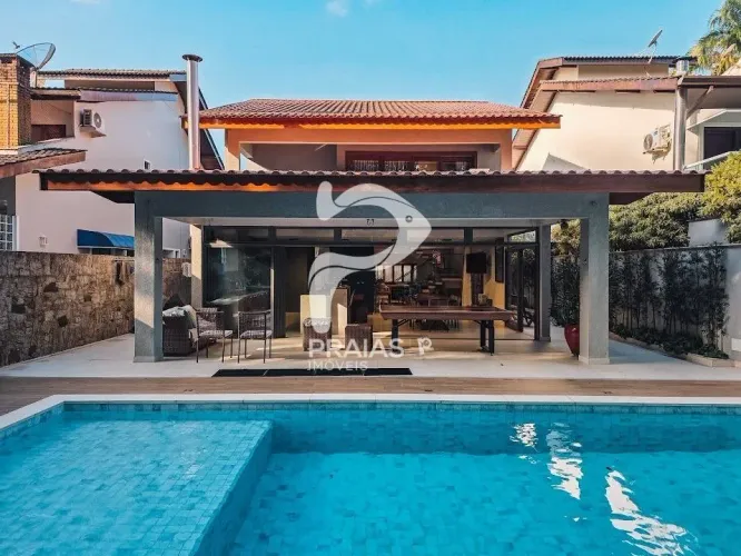 Casa sobrado, com amplo lazer