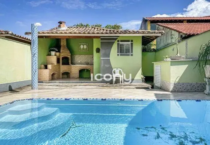 Casa com 3 quartos e piscina em Itaipuaçú