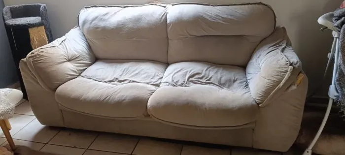 DOAÇÃO Sofá de 2 lugares bege