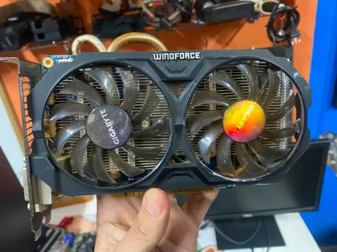 Placa de Vídeo Gigabyte GTX 750 Ti 2GB Windforce