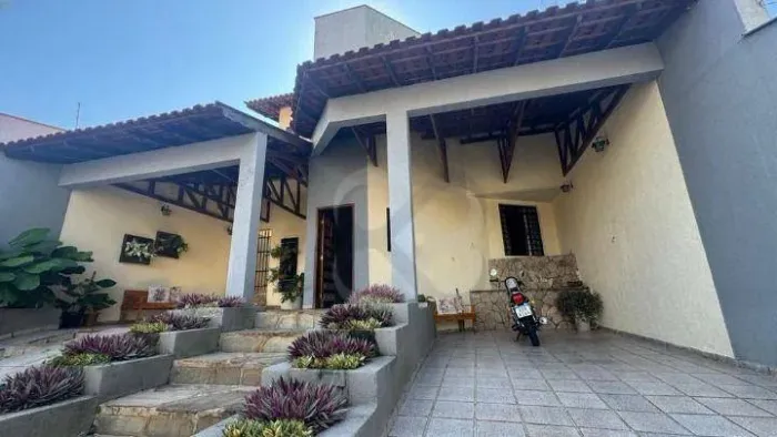 Casa com 4 dormitórios à venda, 194 m² por R$ 780.000,00 - Jardim Alvorada - Londrina/PR