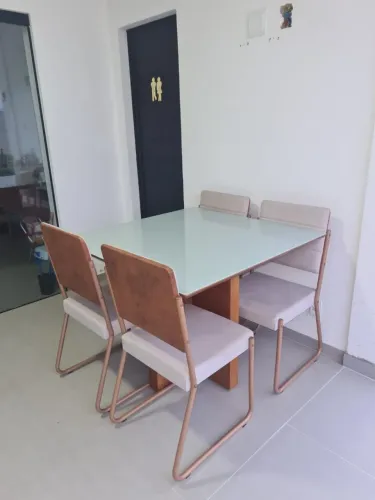Mesa com cadeiras 