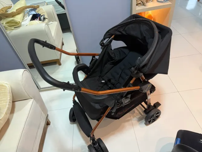 Carrinho de bebê Burigotto Rio K + bebê conforto + colchão 