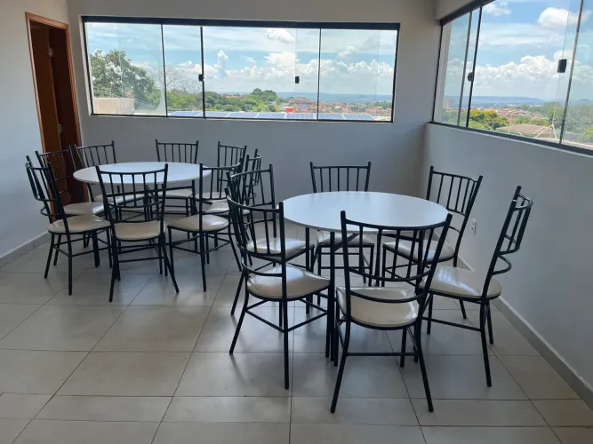 12 Mesas e 86 cadeiras buffet 