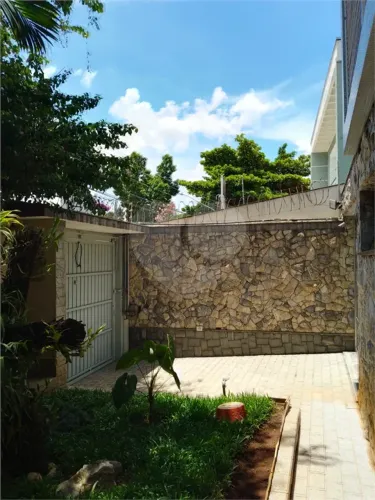 Sobrado Sofisticado de 335 m² no Coração do Jardim França