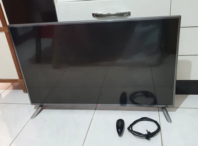 TV LG 42LB6500 para trocar a tela ou retirada de componentes.