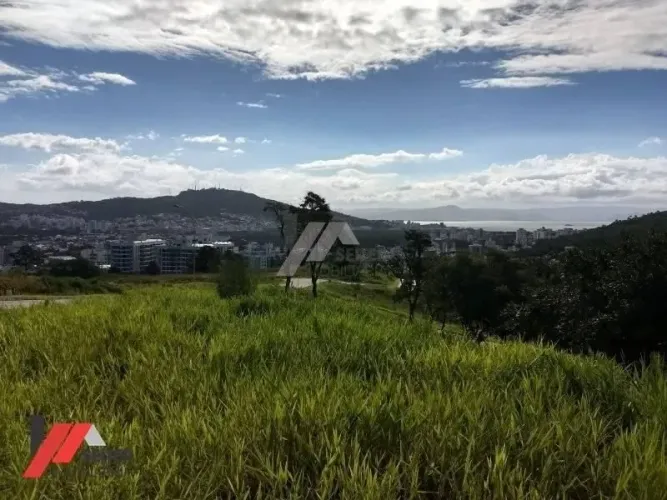 Terreno a venda no bairro Itacorubi em localização previlegiada