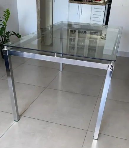 Mesa de jantar inox com tampo de vidro