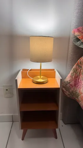 Kit Quarto Moderno: Mesa de Cabeceira / Criado-Mudo + Abajur Dourado (ESTADO DE NOVO!)