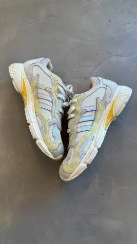 Tênis Adidas Temper Run Pride "Love Unites"