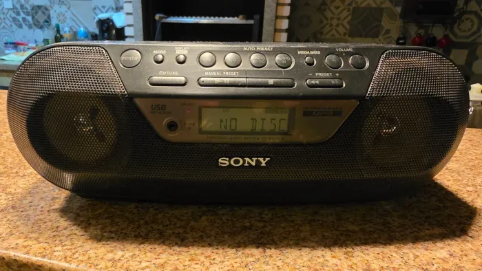RADIO / CD / MP3 SONY ZSRS09CP COM DEFEITO