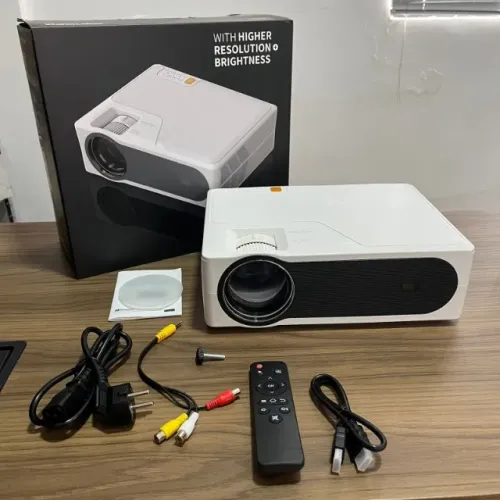 Projetor Everycom YG625A 7000 Lumens Com Espelhamento Com Entrada VGA USB HDMI AV
