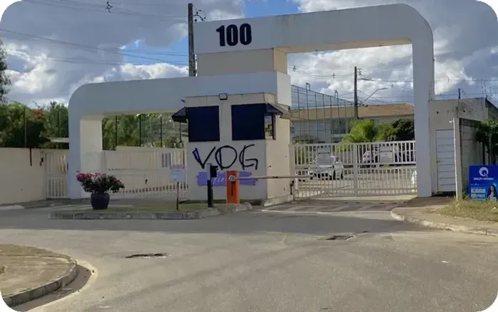 Condomínio Vog Fiori - Apto 1° Andar com varanda contendo 2 quartos sendo 1 suíteBA