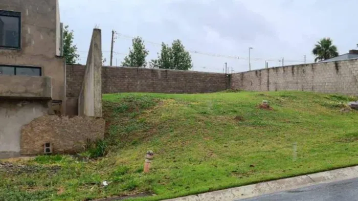 Terreno à venda no Condominio Vila dos Plátanos em Campinas - SP.