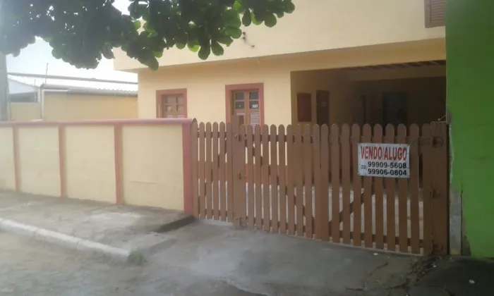 Alugo ou vendo casa em Atafona com 3 quartos.