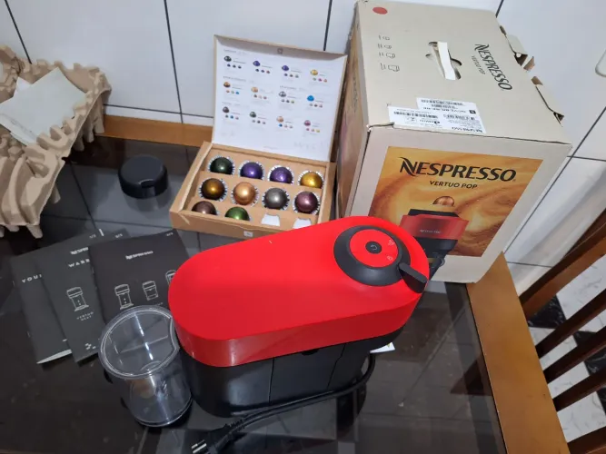 Cafeteira Nespresso semi nova, usado 2 vezes