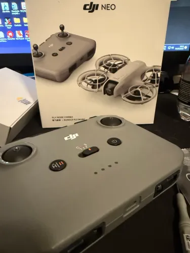 Bundle Fly More DJI Neo - 2 baterias + carregador + controle 