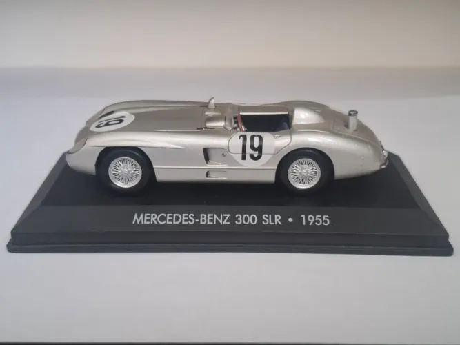 Miniatura Mercedes-Benz SLR 300 #19 (1955) Fangio 1:43