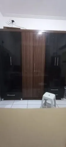 Vende-guarda roupa