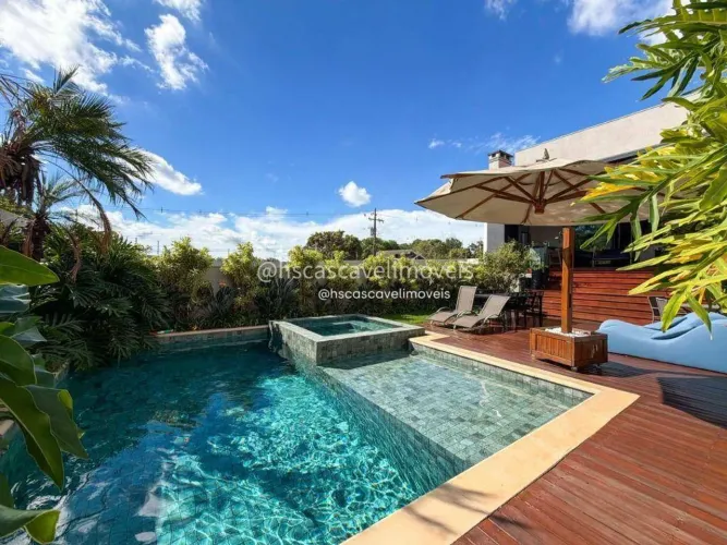 CASA EM CONDOMÍNIO FECHADO NO TROPICAL COM 3 SUÍTES E PISCINA