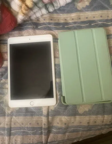 iPad Mini 4 128 gb dourado