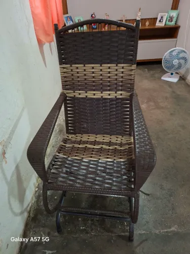 Cadeira de balanço pouco usada