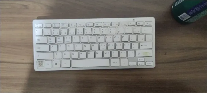 Teclado Bluetooth Sem Fio Compacto Compatível com Windows, Android e iOS