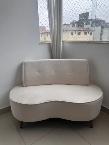 Sofá chaise living off white IMPERMEABILIZADO