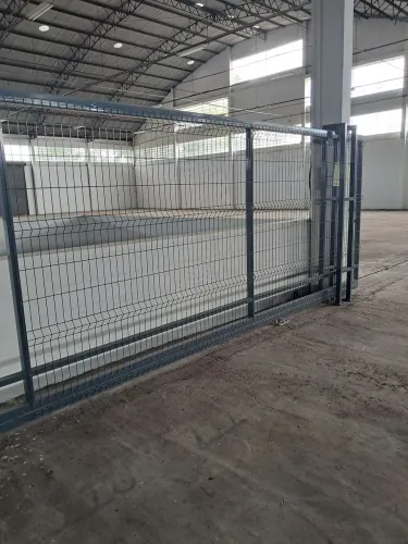 Vendo Cerca Gradil G4 4mm dimensões. 2,03x2,50 m