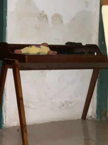 Escrivaninha de madeira pura