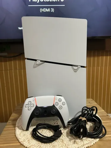 PS5 slim digital 825Gb semi novo - sem caixa.
