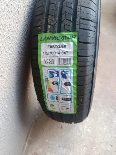 Par de pneus