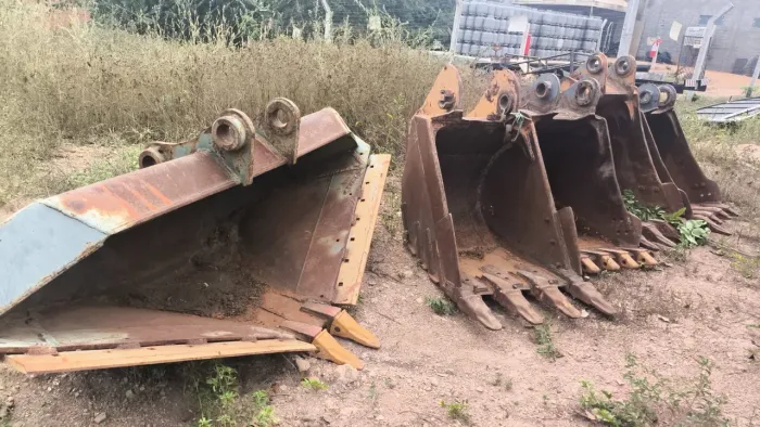 CONCHAS DE MÁQUINA ESCAVADEIRA