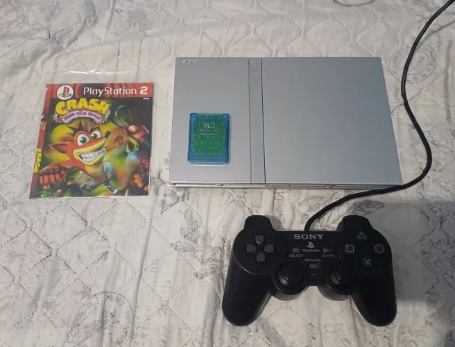PlayStation 2 Prata + Controle e Memory Card