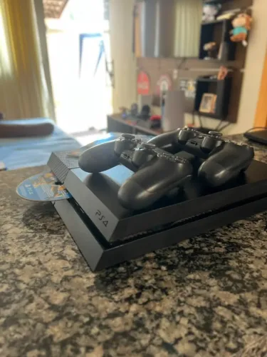 PS4 Fat 1 jogo 2 controles