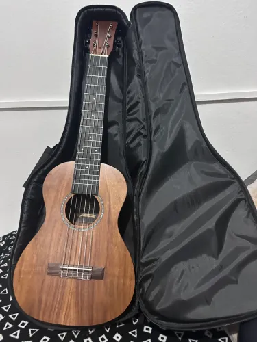 Ukulele 6 cordas Caramel