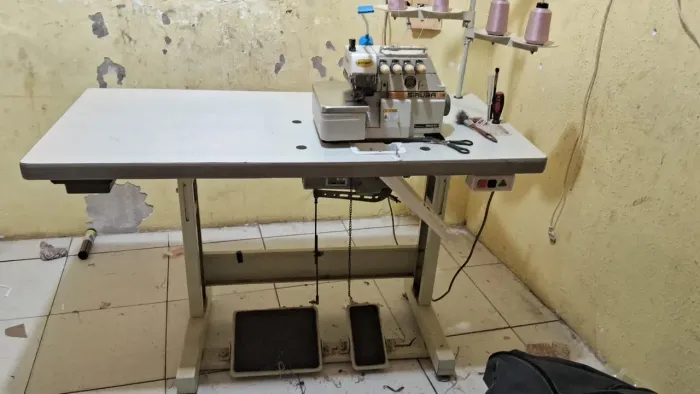 Máquina overloque ponto cadeia
