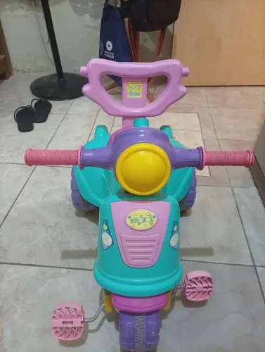 Vende-se triciclo infantil