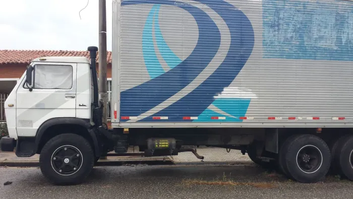 Vende ou troca por carro ou chacara do meu entereçe na troca 85.000 