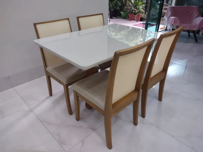 Mesa completa resistente de madeira